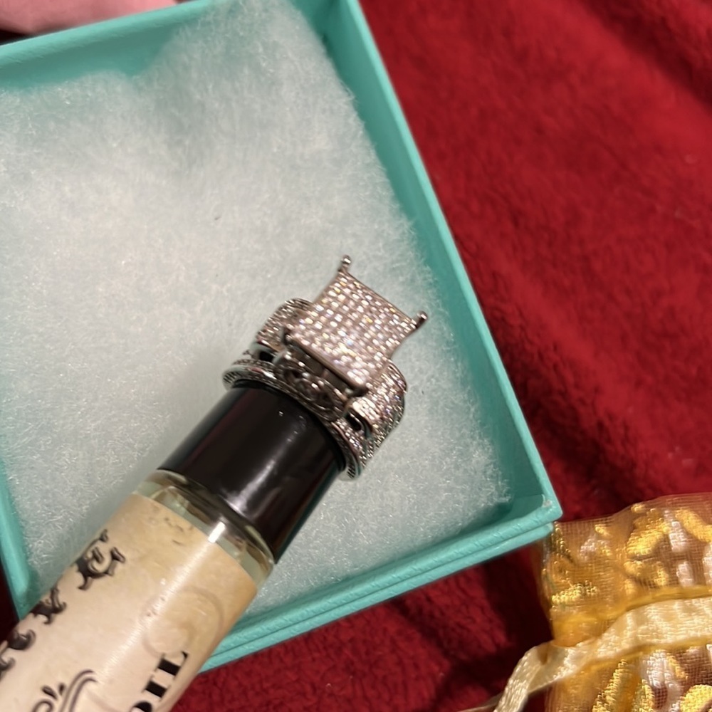 Fashionable Ring - Picture 4 of 5
